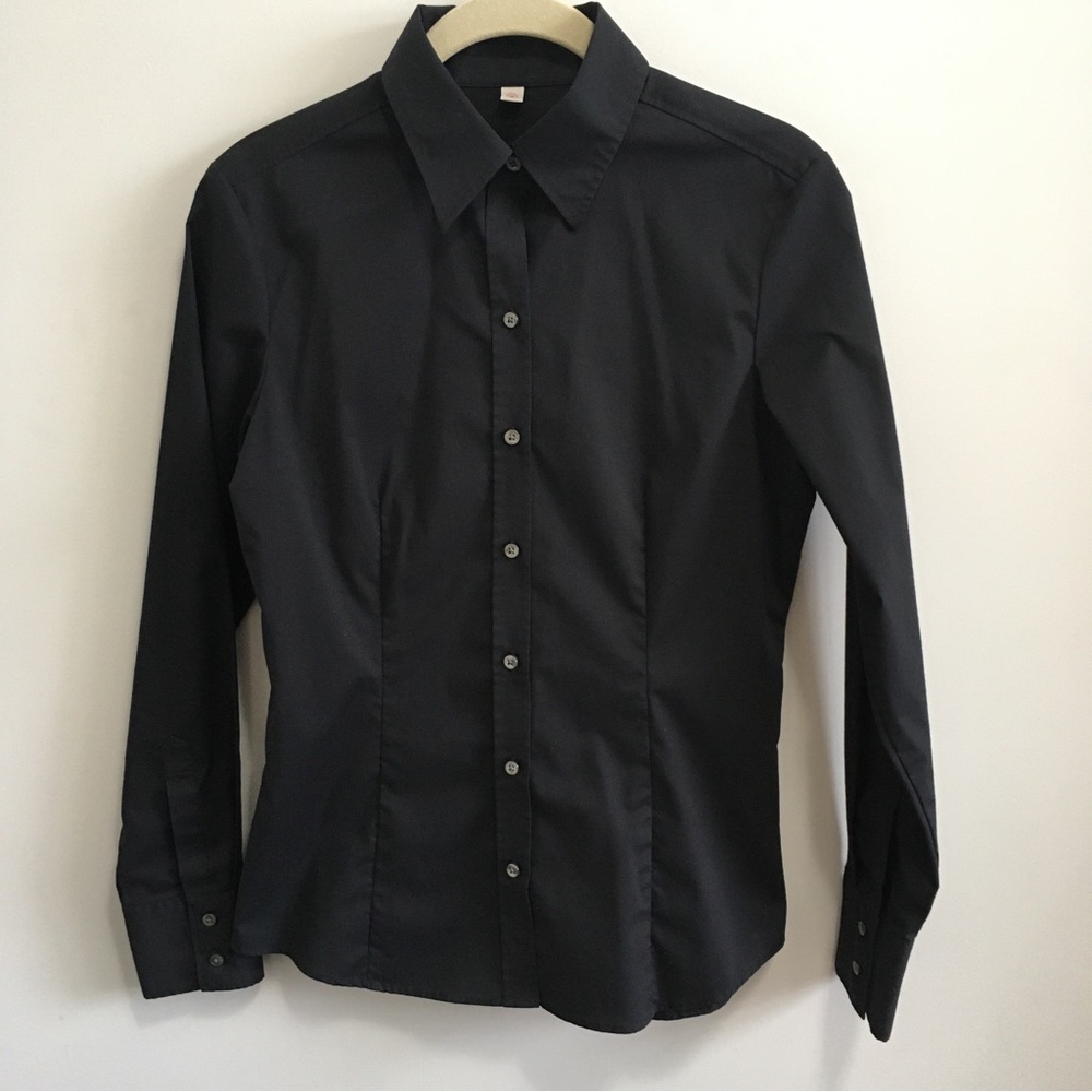 Uniqlo black button up shirt women Japanese size M (US size S?)